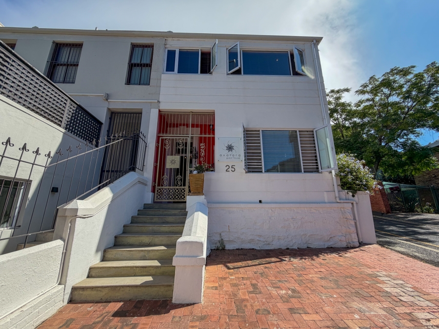 6 Bedroom Property for Sale in Green Point Western Cape